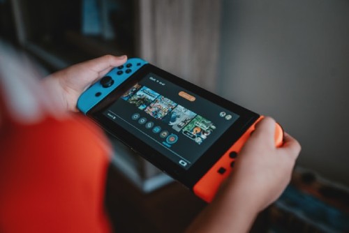 携帯モード：Nintendo Switch（ニンテンドースイッチ）は携帯機としても遊べる！