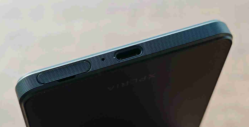 Xperia 1 VIの底面