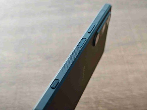 Xperia 1 VIの右側面