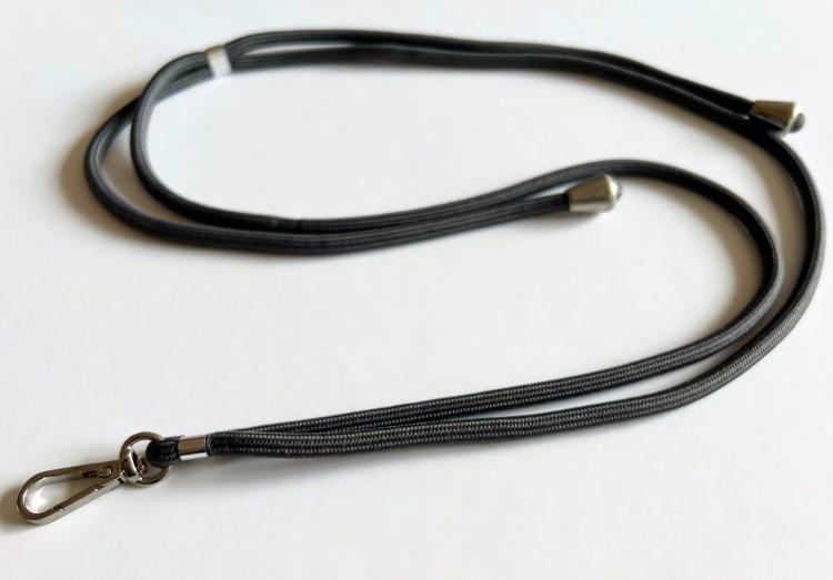 どんなスマホでもストラップは付けられますか?